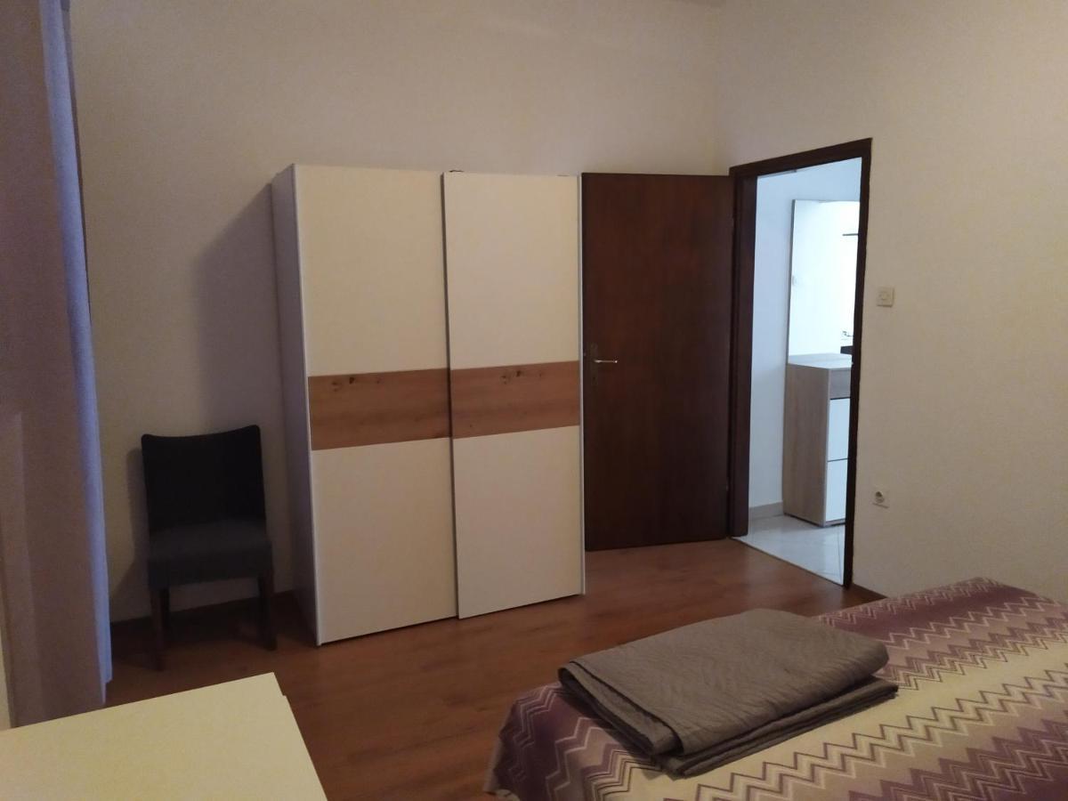 Apartmani Noemi Pola Esterno foto